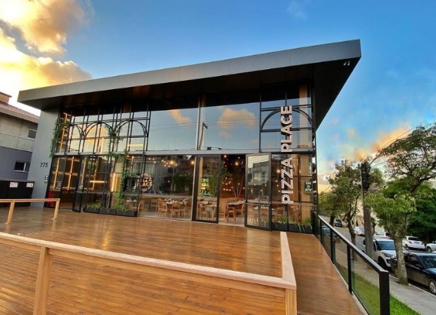 Pizza Place promove super desconto de vinhos em seu terceiro aniversário