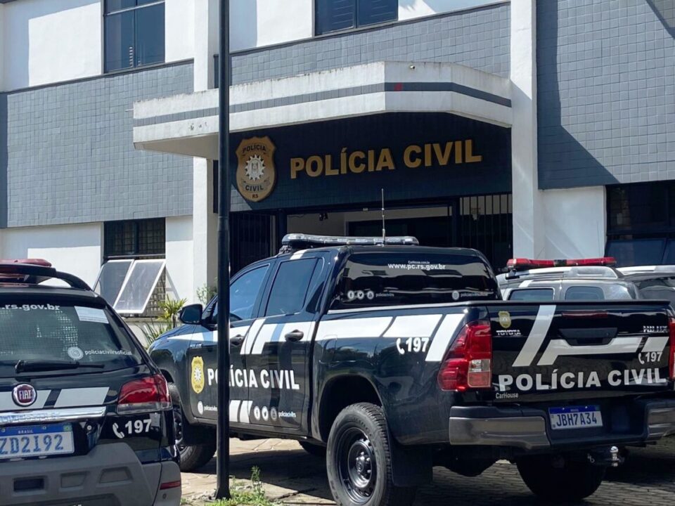 Polícia Civil prende dois homens foragidos da justiça em Farroupilha