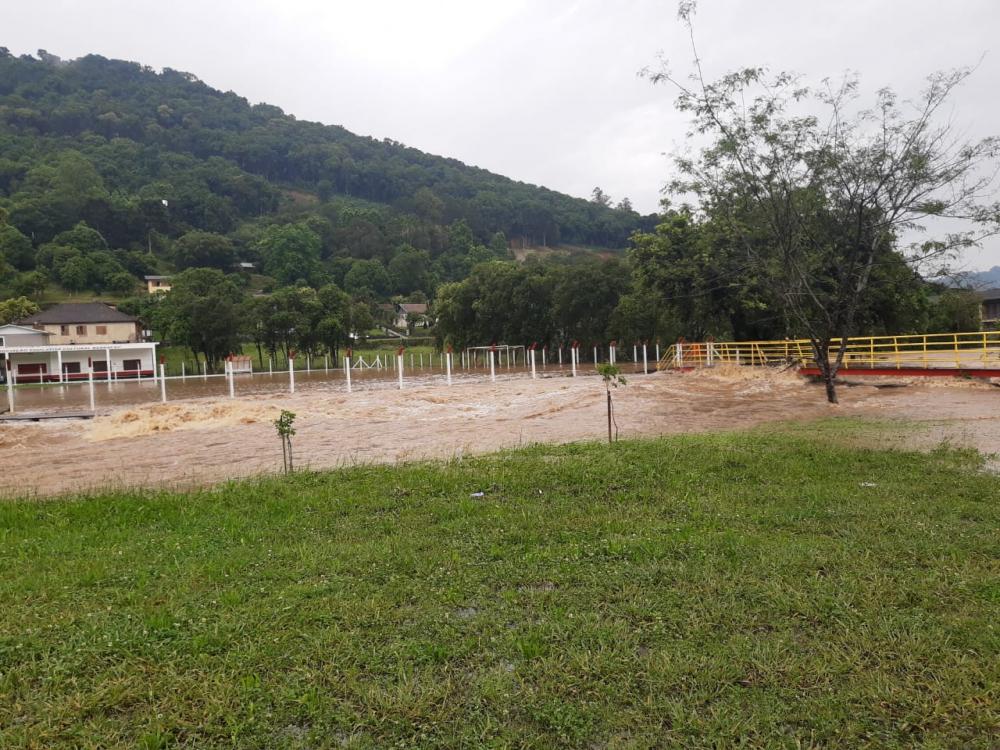 Inundação do Arroio Barracão resulta em falta de água em Bento Gonçalves