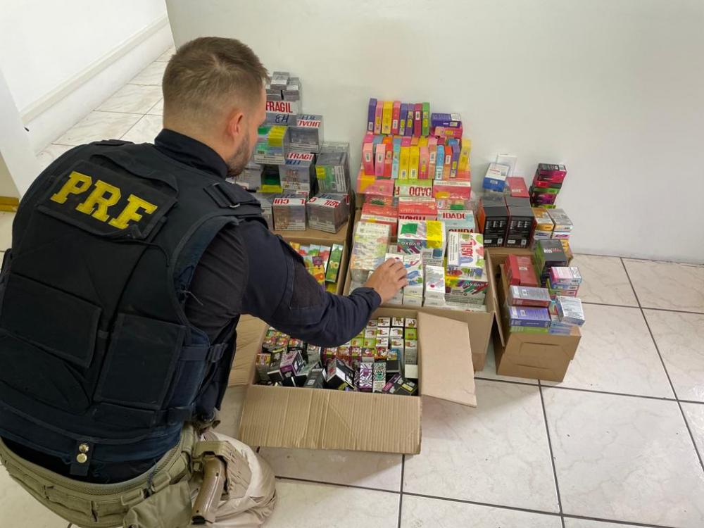 Agentes da PRF apreendem mais de R$ 70 mil em mercadorias em Bento