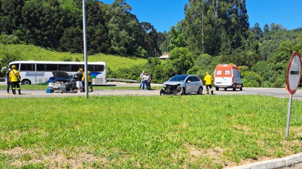 Acidente no trevo de São José, na BR-470, deixa uma pessoa ferida