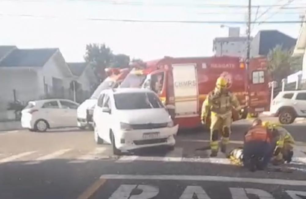 Colisão entre veículos deixa pessoas feridas em Bento Gonçalves