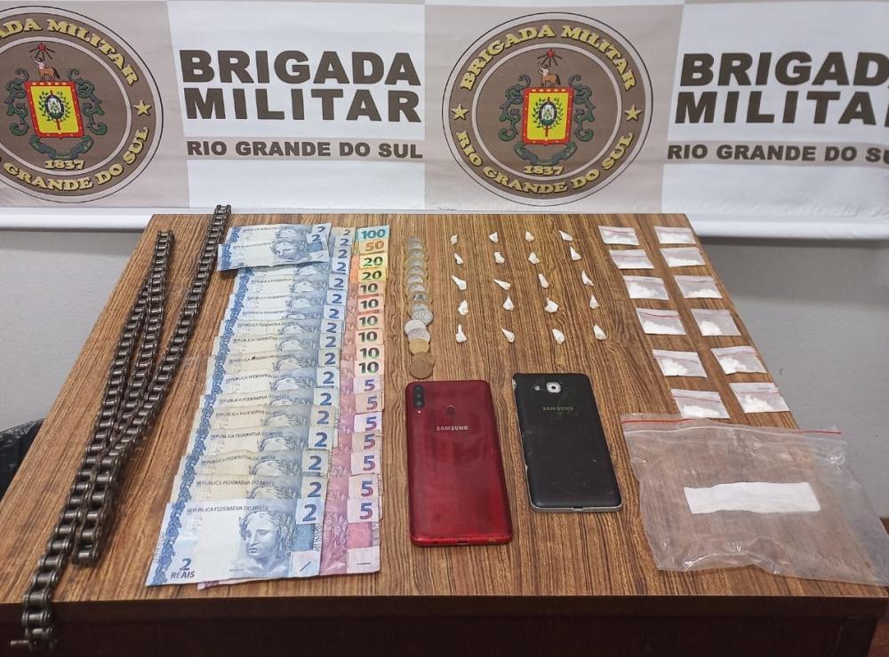 Homem é preso com porções de cocaína e crack em Farroupilha