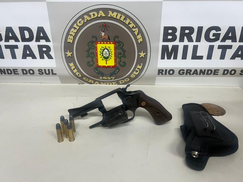Homem é preso por porte ilegal de arma de fogo, em Bento Gonçalves