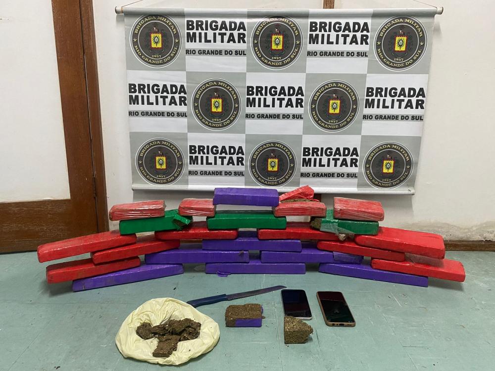 Homem e menor são flagrados com mais de 15 quilos de maconha