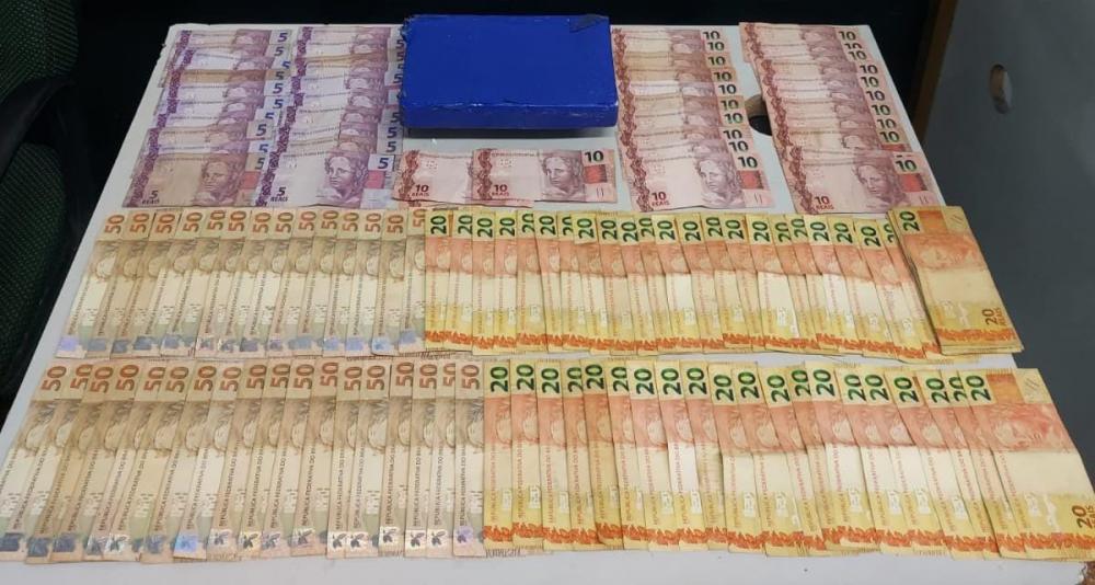 Policiais da BM apreendem dois quilos de cocaína e mais de R$ 3 mil em Bento Gonçalves