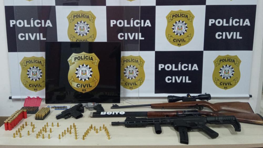 DEAM apreende armas na casa de suspeito de violência doméstica em Bento
