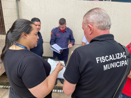 A ação foi realizada em conjunto com os agentes da Brigada Militar, do Corpo de Bombeiros, da Guarda Civil Municipal, da Secretaria de Desenvolvimento, Saúde, Desenvolvimento Social e do Instituto de Pesquisa e Planejamento Urbano. Crédito: José M. Estefa