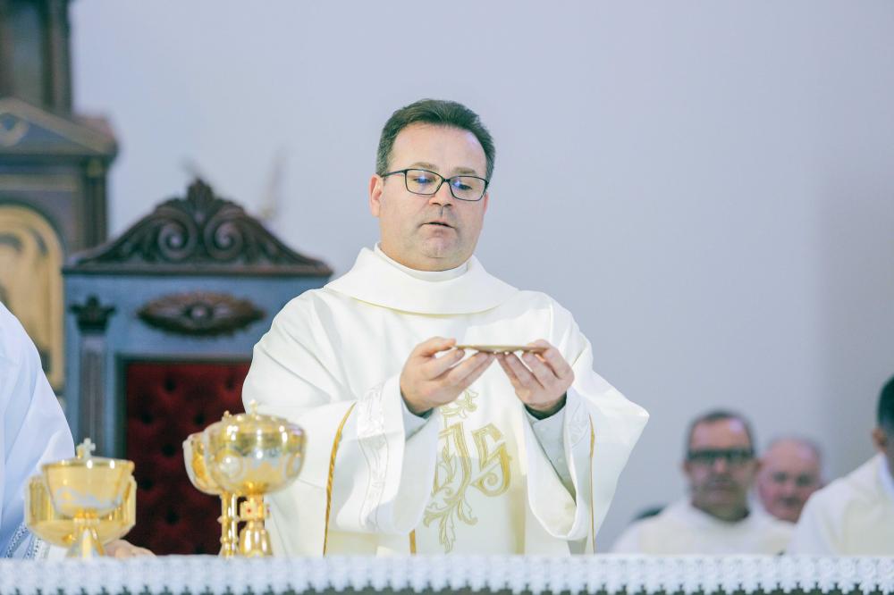 Padre Ricardo Fontana comemora 25 anos de sacerdócio