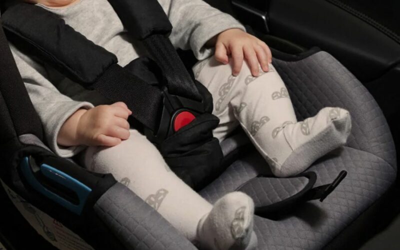 Criança de 3 anos é encontrada trancada dentro de carro em Bento Gonçalves