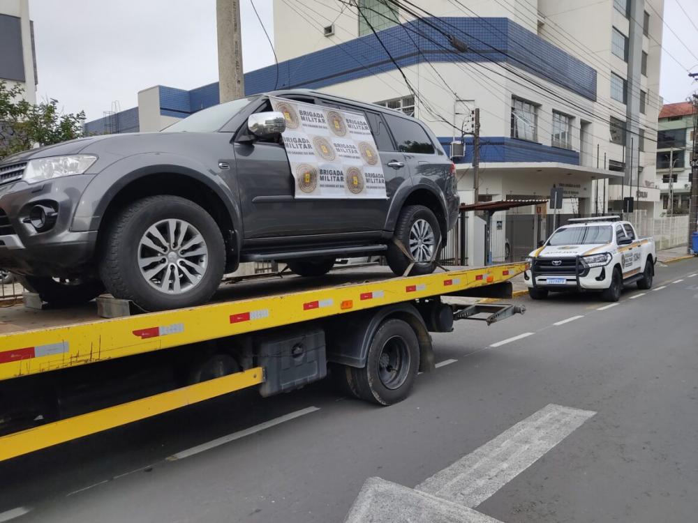 Brigada Militar prende homem com carro em situação de furto/roubo em Farroupilha
