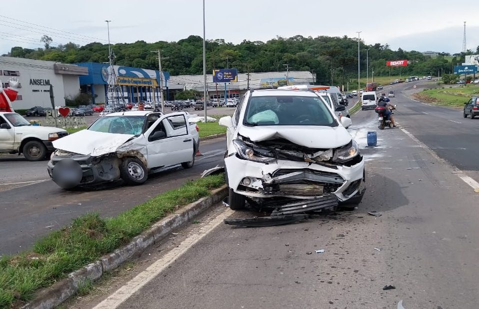 Acidente de trânsito na ERS-122 deixa passageiro ferido, em Farroupilha