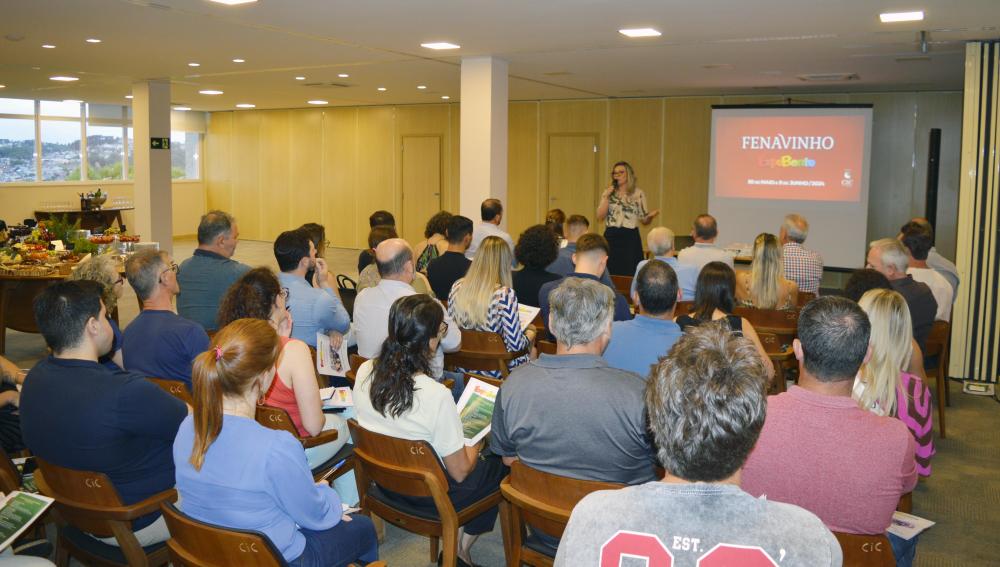 Presidente Marijane Paese apresentou as novidades para os representantes das vinícolas - Foto: Exata Comunicação/Divulgação