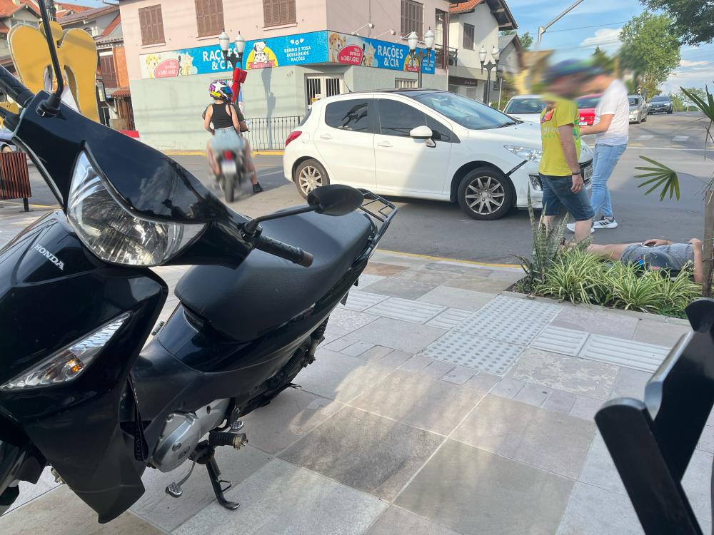 Mulher fica ferida em acidente de trânsito no bairro Planalto