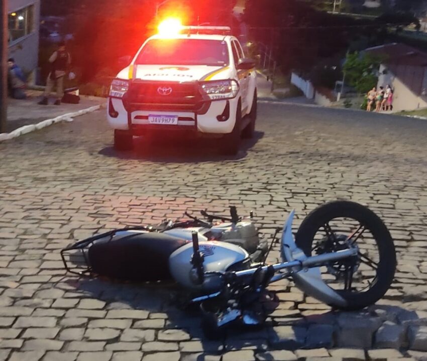 Jovem é detido em Farroupilha após perseguição policial com moto furtada