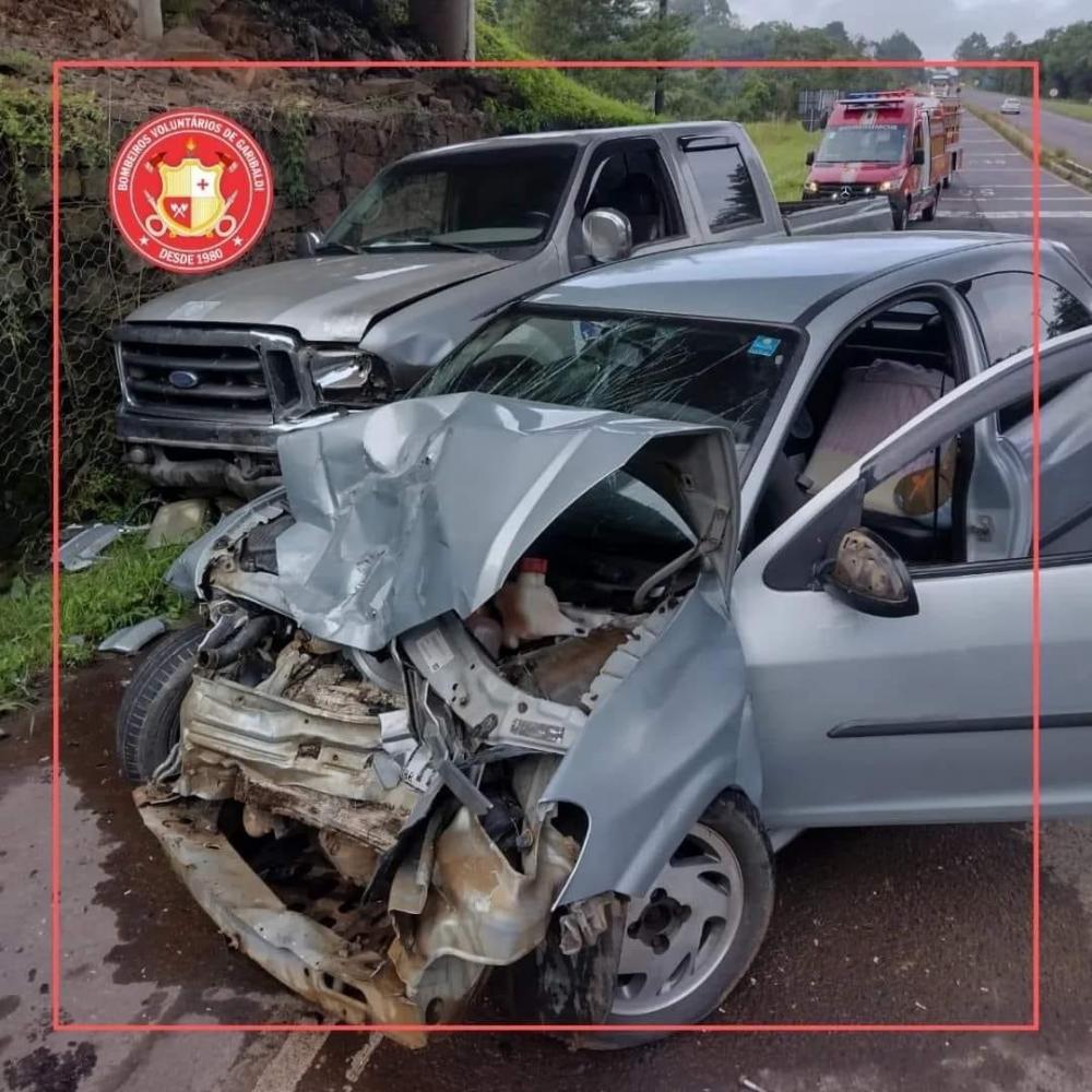 Colisão entre dois veículos deixa uma mulher ferida em Garibaldi