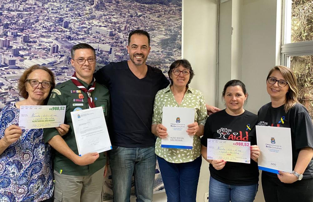 A entrega do valor foi realizada nesta terça-feira, 19. Crédito: Divulgação 