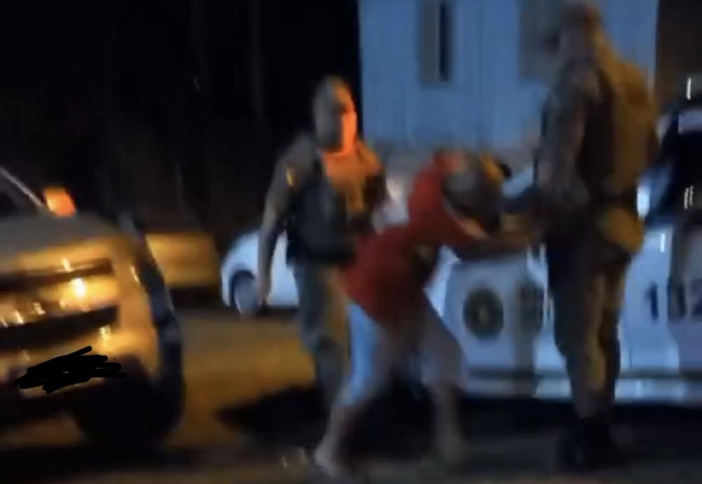 Geraldo alega que só foi cumprimentar o policial quando foi agredido pelo seu colega. Crédito: Reprodução 