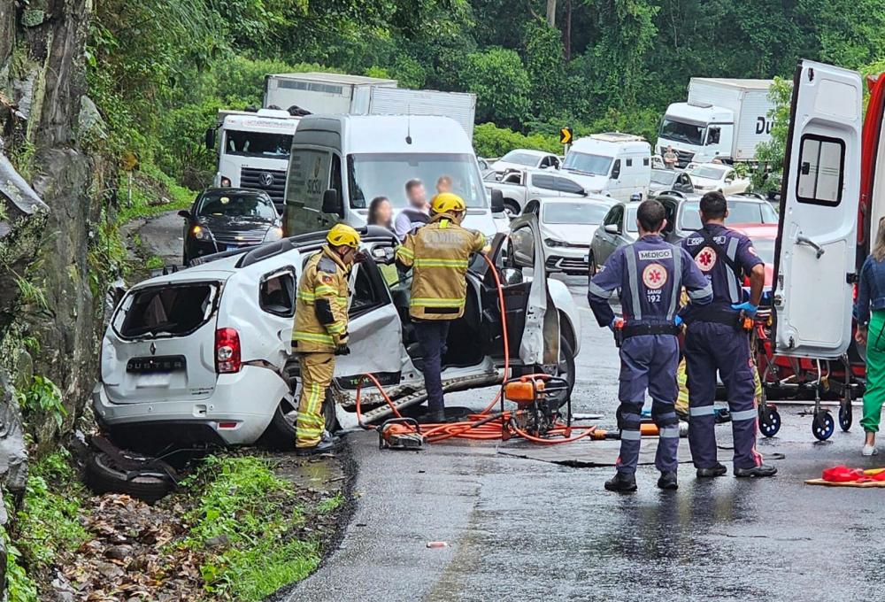 Colisão entre veículos deixa três feridos em Bento Gonçalves
