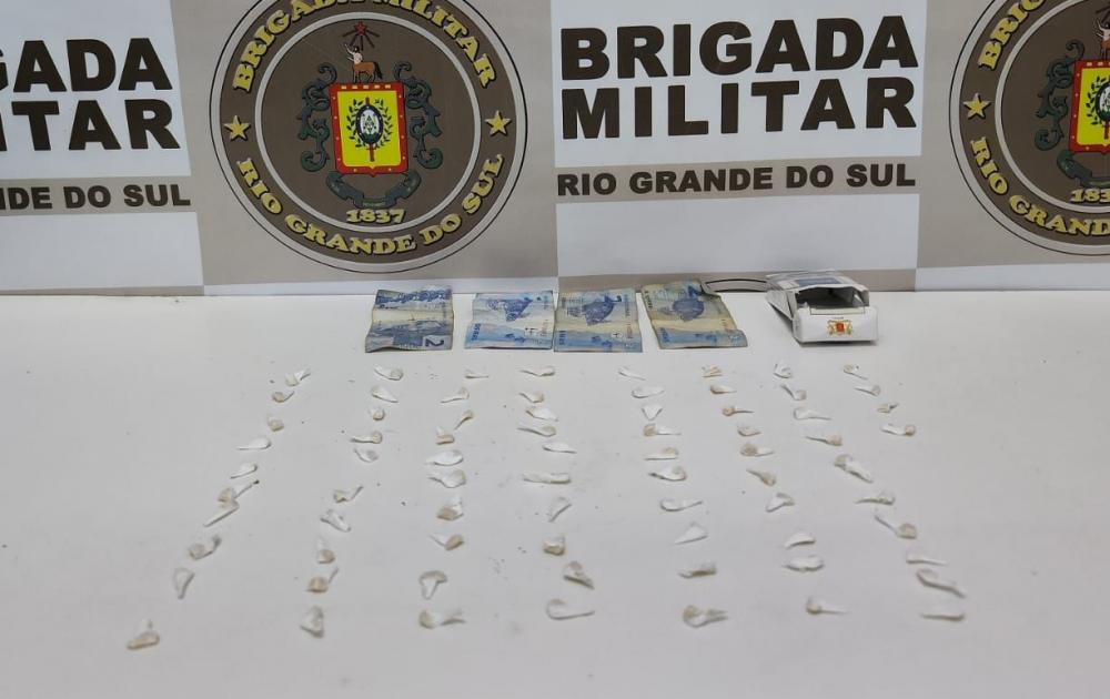 Indivíduo é preso com porções de crack, em Farroupilha