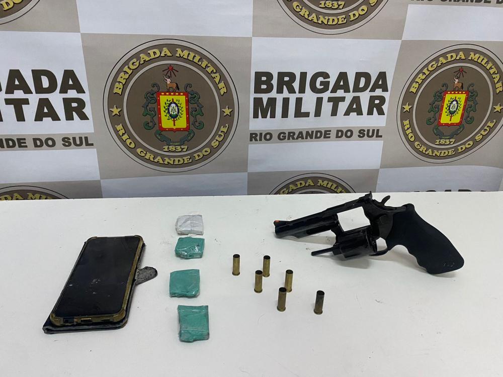 Homem é detido por porte ilegal de arma de fogo no interior de Farroupilha