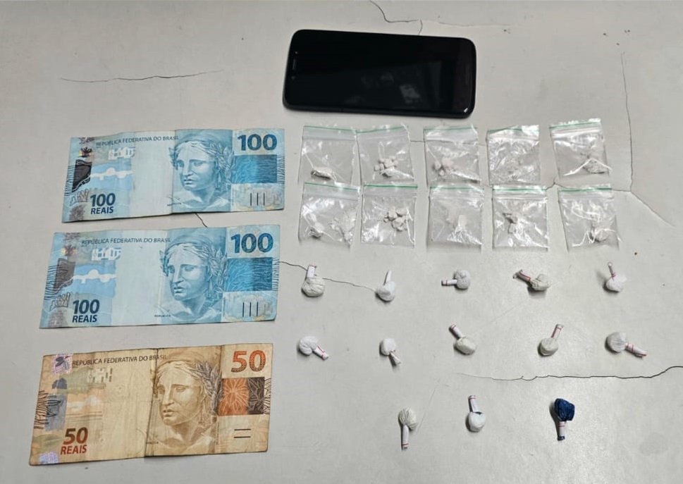 Mulher é presa por tráfico de drogas no bairro Botafogo