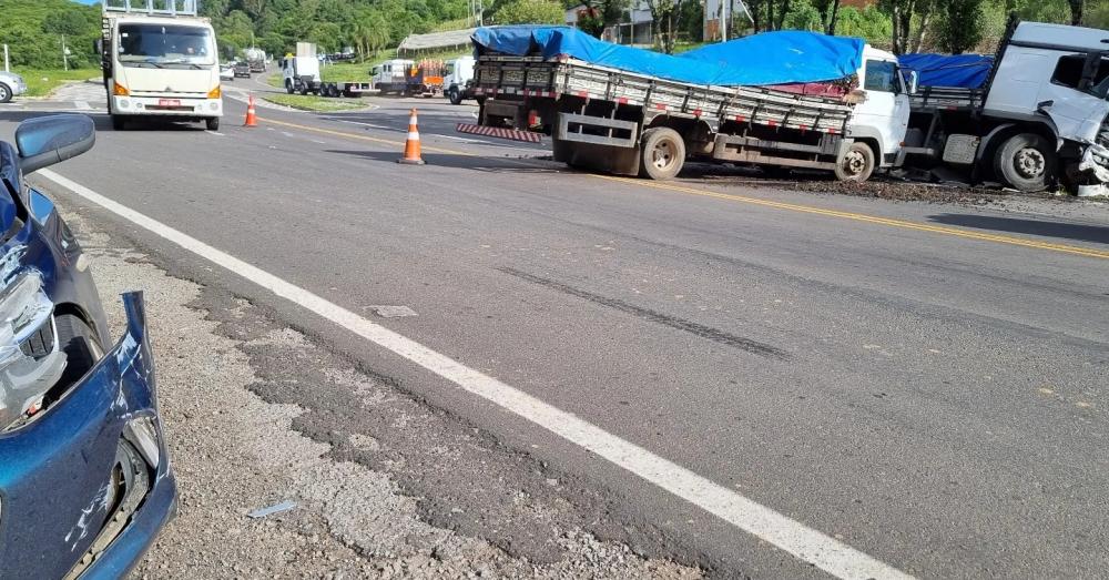 Acidente de trânsito é registrado no trevo do Barracão