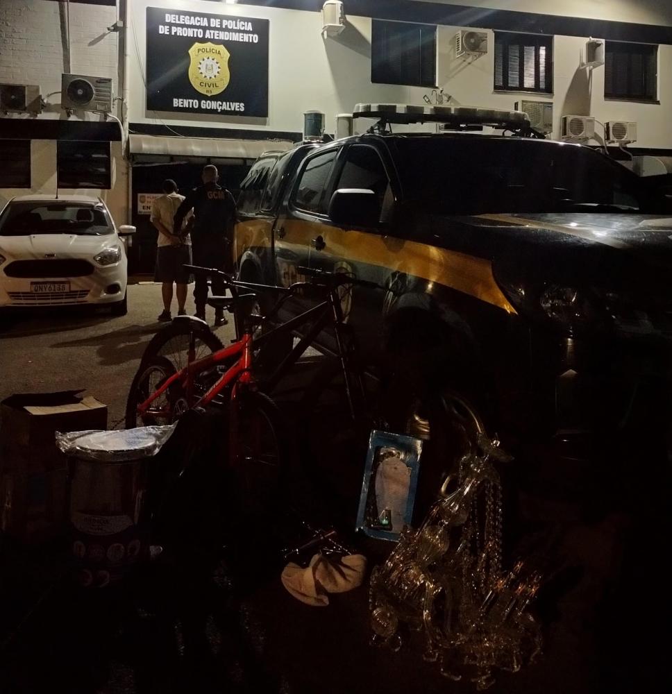 Homem é preso em flagrante por furto em residência no bairro São Roque