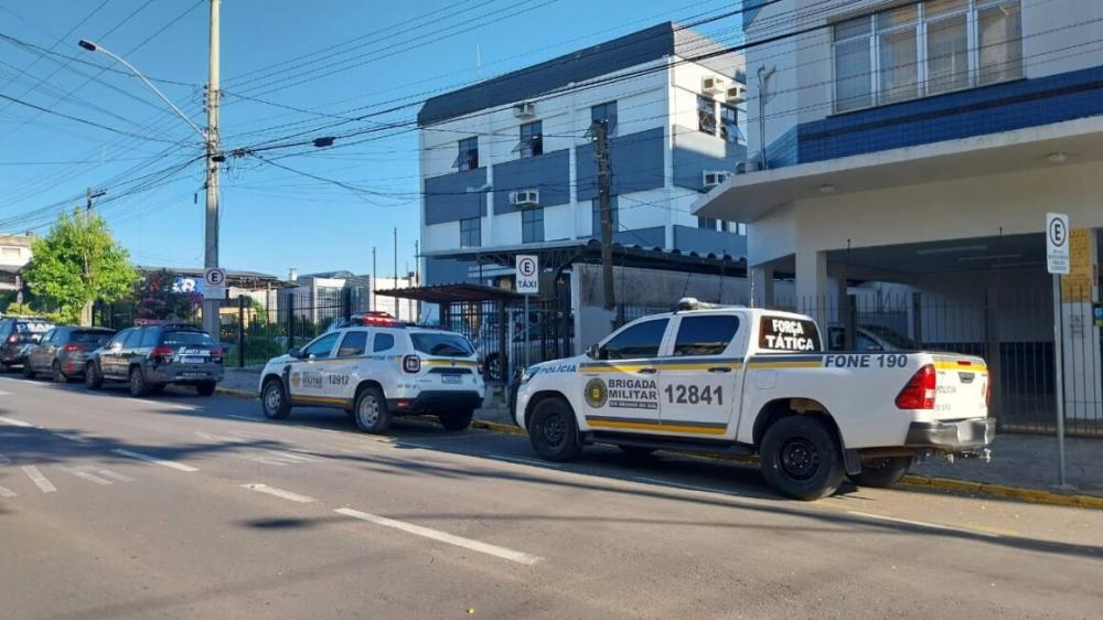Operação policial em Farroupilha resulta em duas prisões e apreensão de droga