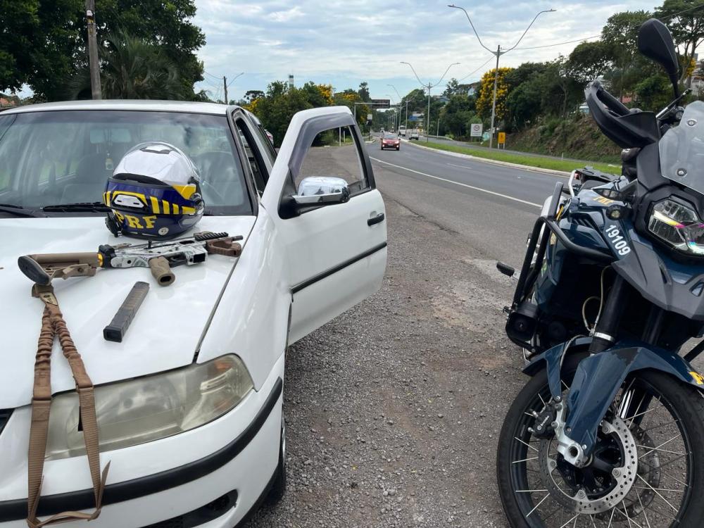 Casal de irmãos é preso com fuzil na BR-470, em Bento Gonçalves