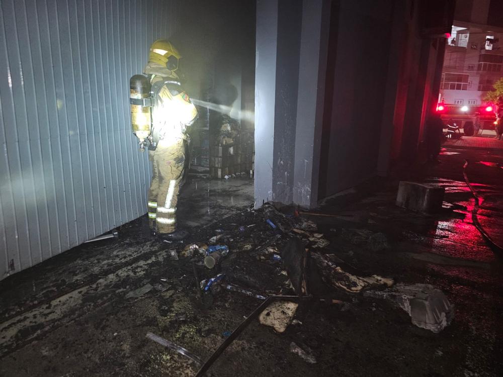 Local onde estavam os computadores ficou destruído pelas chamas - Fotos: NB Notícias