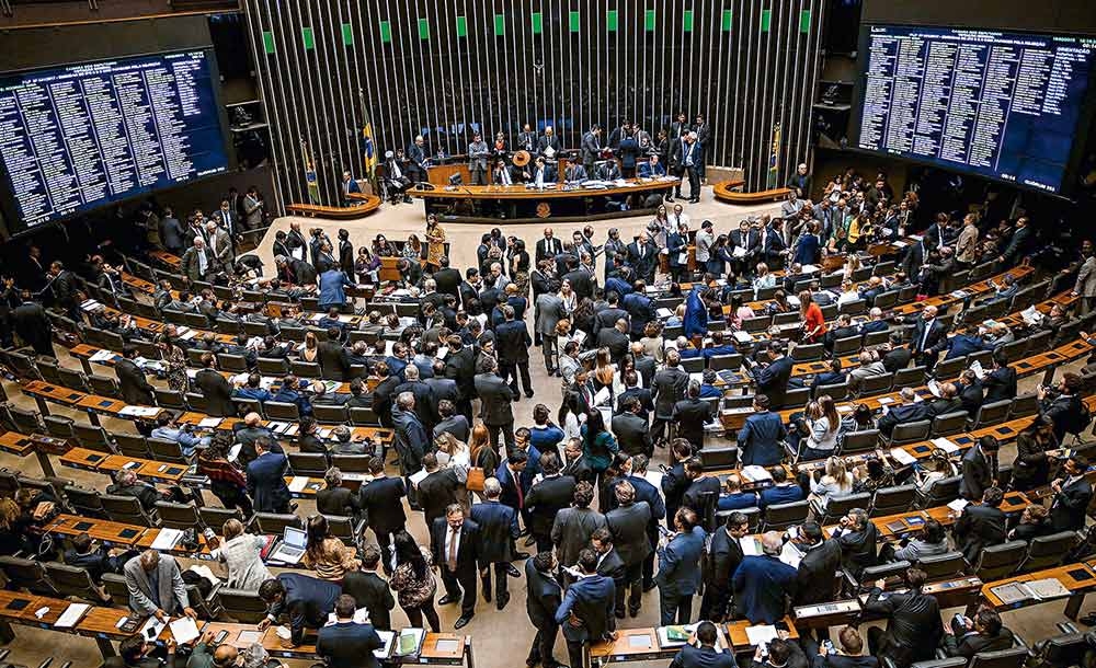 Deputados protocolam pedido de impeachment de Lula na Câmara