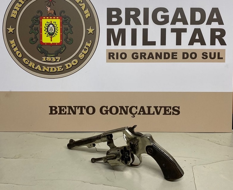 Indivíduo é detido por porte ilegal de arma de fogo em Bento Gonçalves