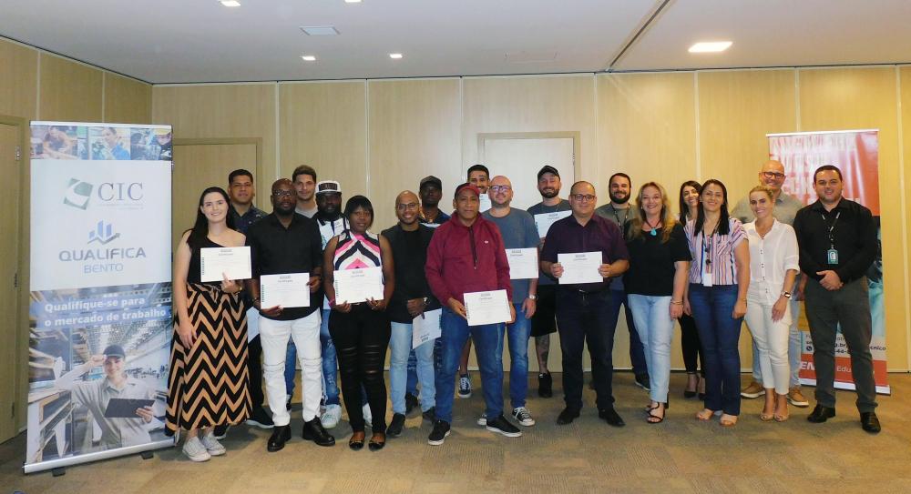 Formandos do curso da Programação CAM para torno CNC e Centro de Usinagem - Fotos: Bárbara Salvatti/Exata Comunicação/Divulgação