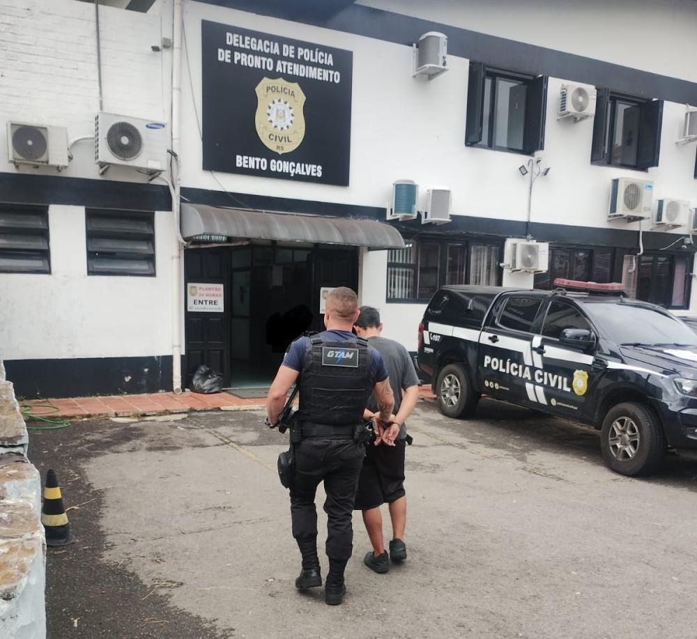 Homem é preso após furtar salão de beleza no Centro de Bento Gonçalves