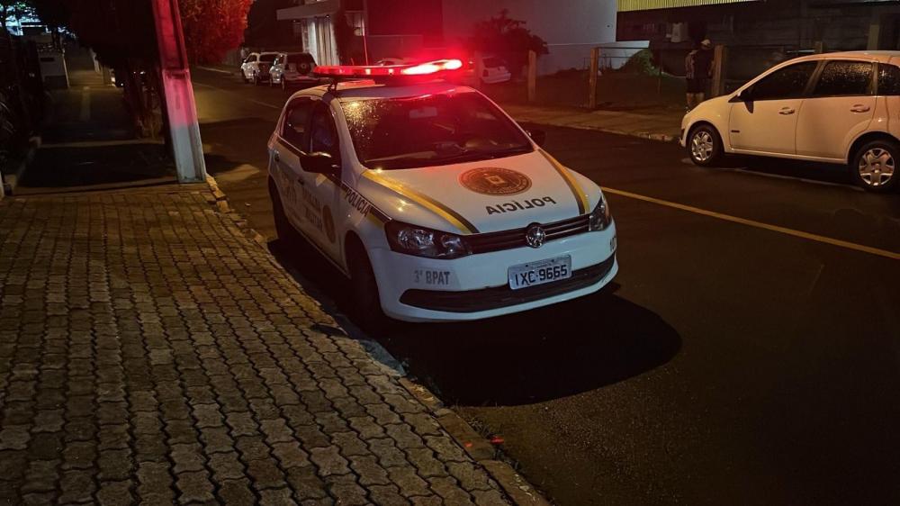 Criança de 11 anos é baleada dentro de casa em Garibaldi