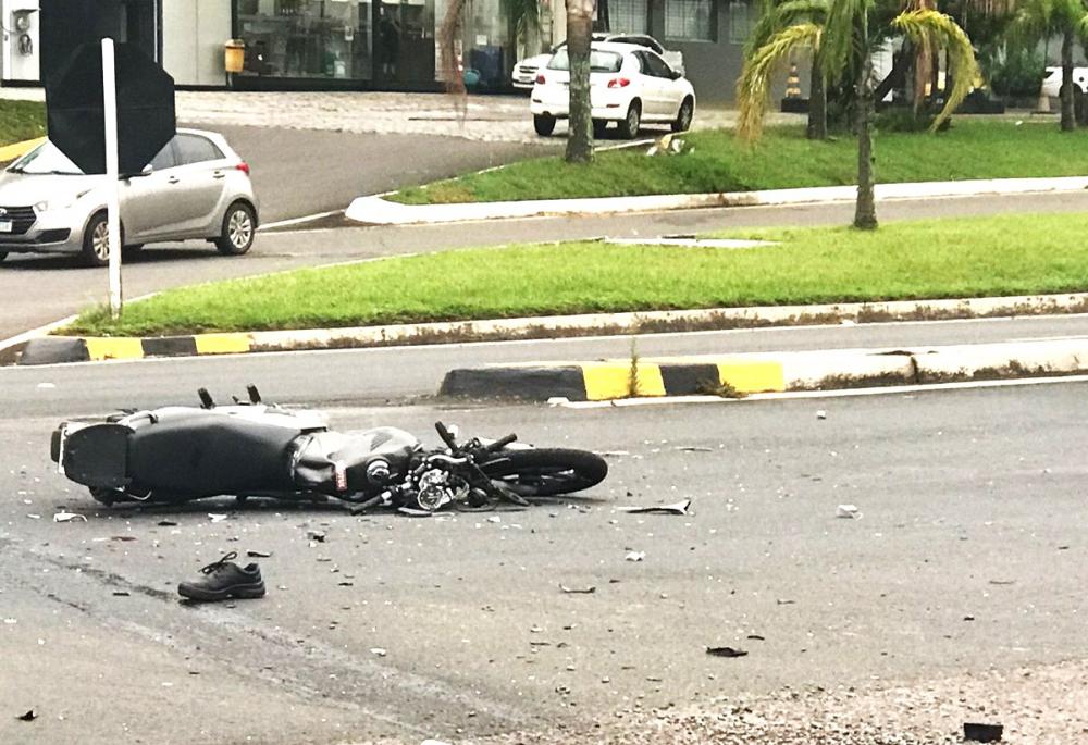 Condutor da motocicleta, de 46 anos, foi levado ao hospital em estado gravíssimo - Foto: Divulgação