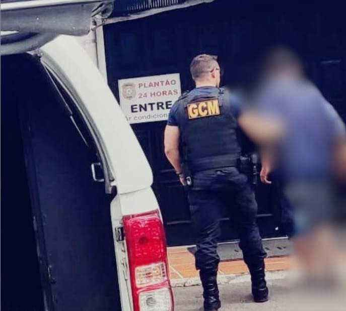 Indivíduo é detido após furtar farmácia no Centro de Bento Gonçalves