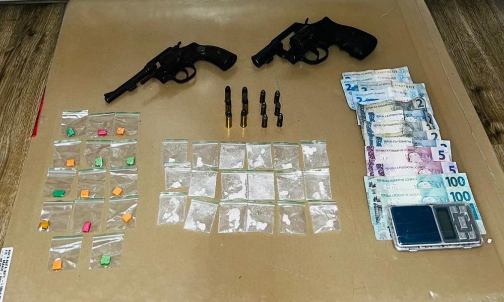 Casal é preso por tráfico de drogas e porte ilegal de arma em Garibaldi