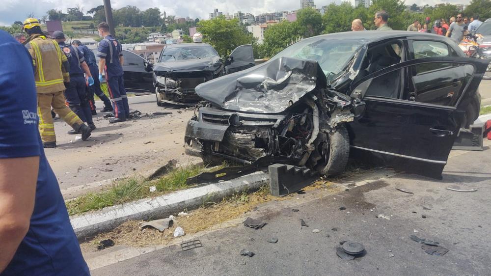 Acidente de trânsito deixa cinco feridos na ERS-122, em Caxias do Sul