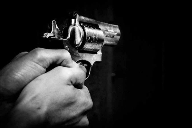 Homem é baleado e se esconde dentro de farmácia em Caxias do Sul