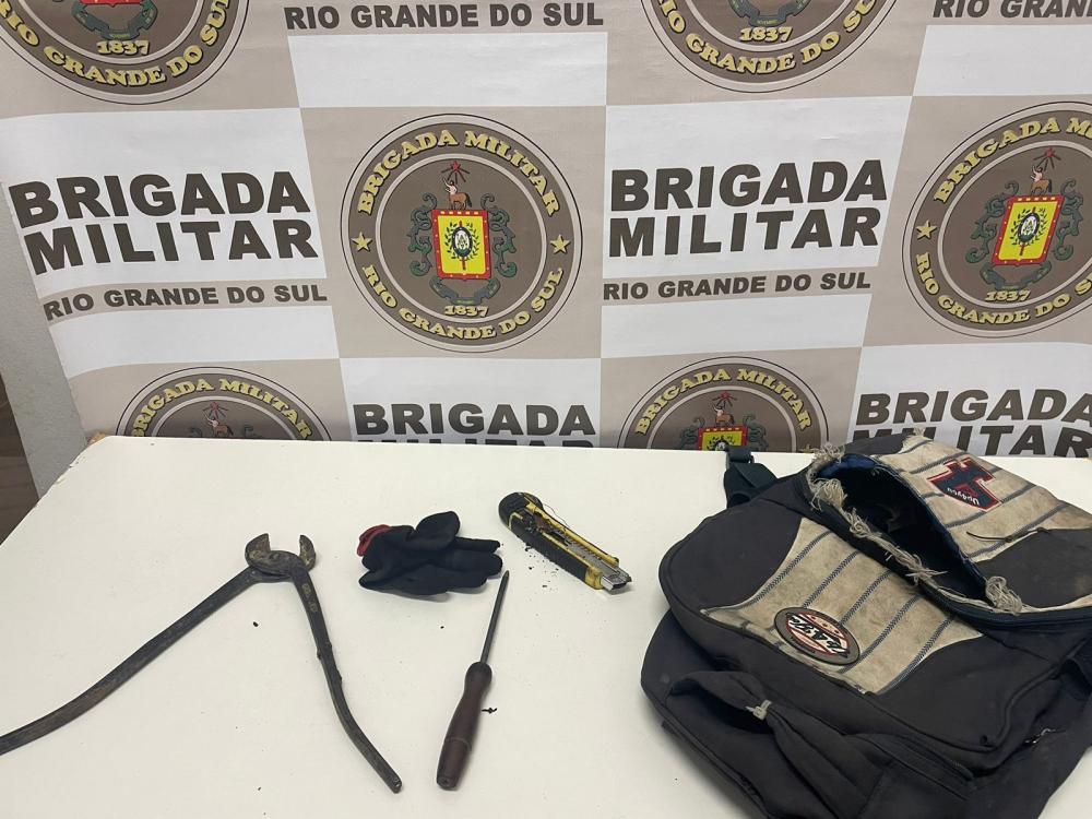 Casal é detido após tentativa de furto de fios e cabos elétricos, em Farroupilha