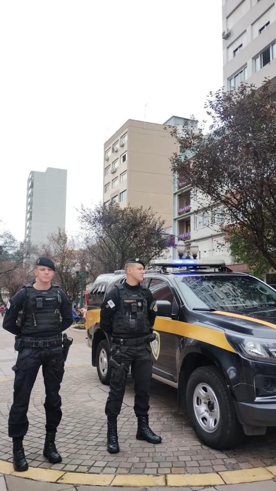 Agentes da GCM prendem homem após furto em farmácia de Bento Gonçalves