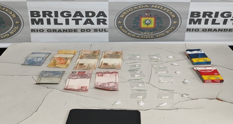 Indivíduo é detido com porções de cocaína no Centro de Garibaldi