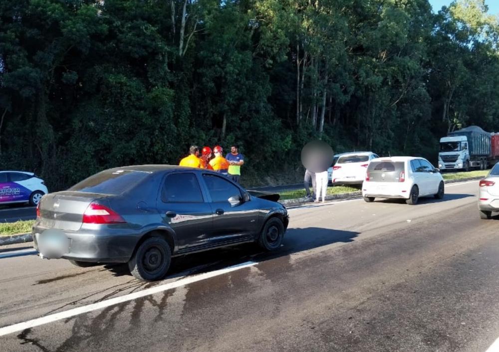 Engavetamento atrapalha o trânsito na ERS-122, em Farroupilha