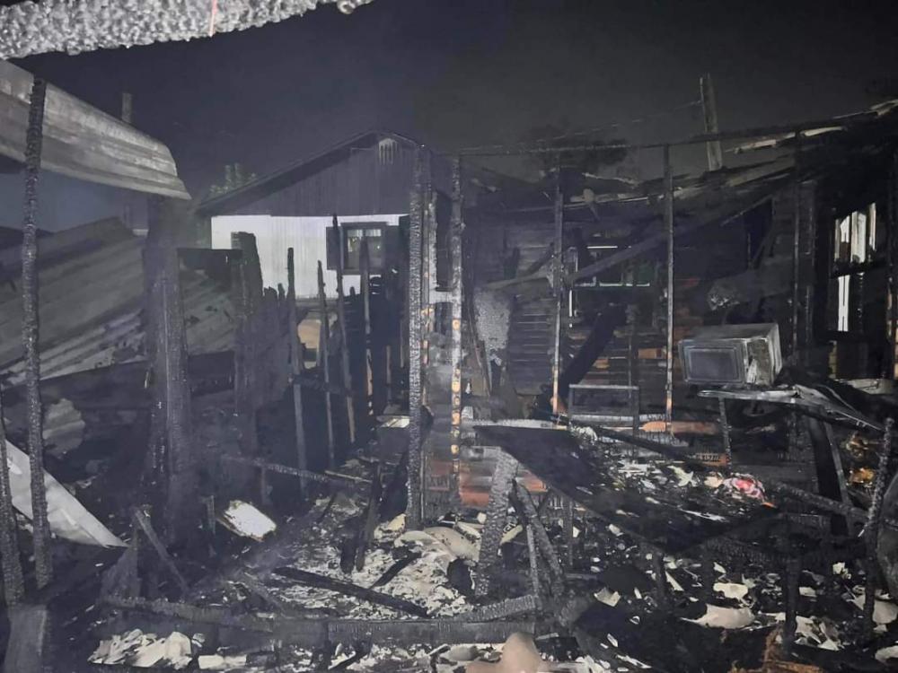 Incêndio destrói duas casas em Garibaldi