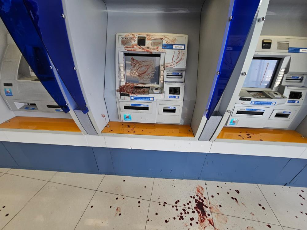 Sala dos terminais ficou banhada de sangue na manhã deste sábado, 16. 