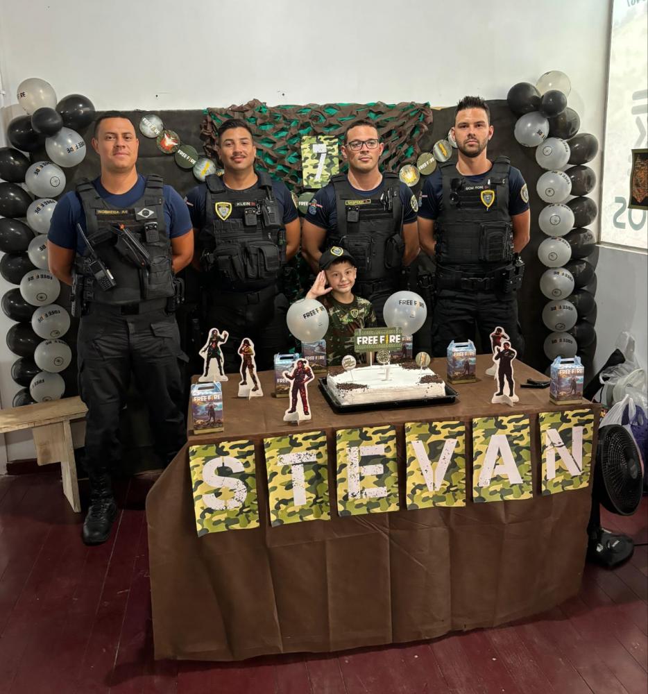 Agentes da GCM fazem surpresa para aniversariante em Bento Gonçalves