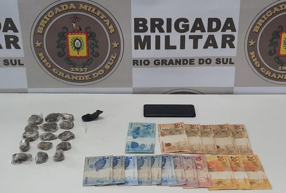 Homem é preso com cocaína e maconha em residencial em Farroupilha