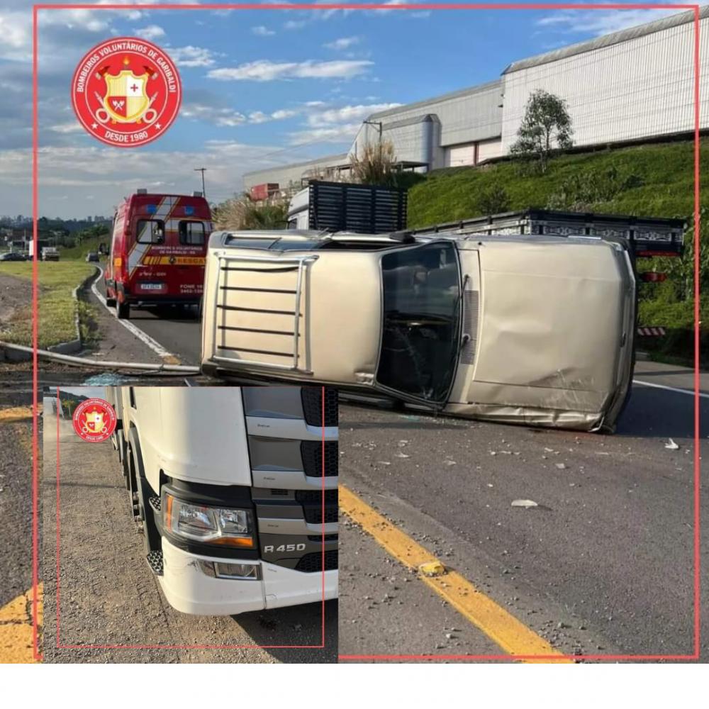 Belina emplacada em Bento Gonçalves se envolve em acidente de trânsito na BR-470